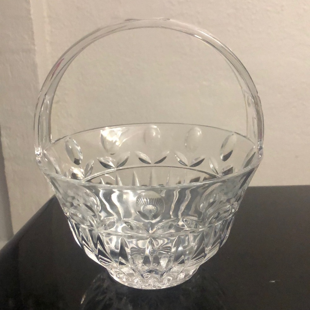 Block crystal basket